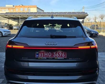 Серый Ауди E-Tron, объемом двигателя 0 л и пробегом 99 тыс. км за 31990 $, фото 11 на Automoto.ua