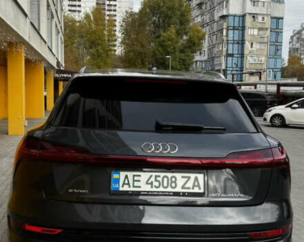 Серый Ауди E-Tron, объемом двигателя 0 л и пробегом 49 тыс. км за 29999 $, фото 2 на Automoto.ua