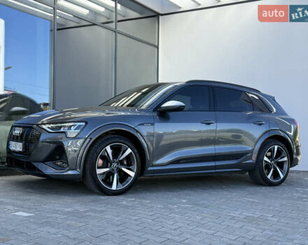 Серый Ауди E-Tron, объемом двигателя 0 л и пробегом 41 тыс. км за 44990 $, фото 1 на Automoto.ua