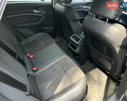 Сірий Ауді E-Tron, об'ємом двигуна 0 л та пробігом 43 тис. км за 28500 $, фото 9 на Automoto.ua