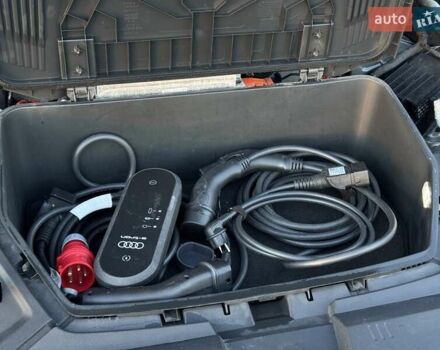 Серый Ауди E-Tron, объемом двигателя 0 л и пробегом 97 тыс. км за 21900 $, фото 30 на Automoto.ua