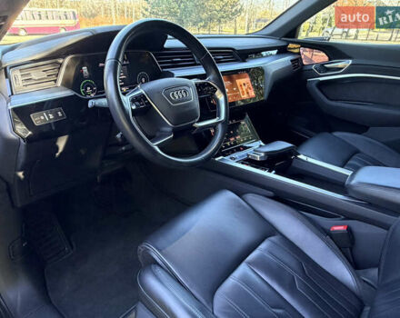 Серый Ауди E-Tron, объемом двигателя 0 л и пробегом 117 тыс. км за 28990 $, фото 16 на Automoto.ua