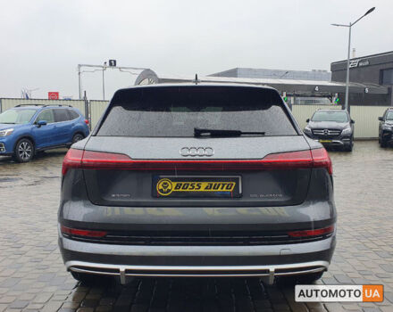 Серый Ауди E-Tron, объемом двигателя 55 л и пробегом 47 тыс. км за 48000 $, фото 5 на Automoto.ua