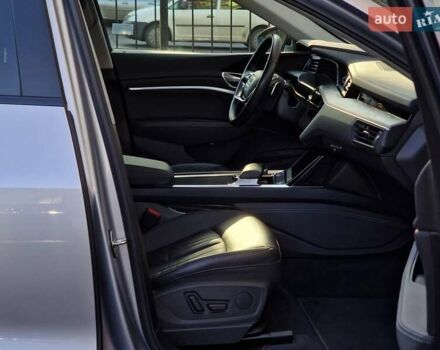 Серый Ауди E-Tron, объемом двигателя 0 л и пробегом 12 тыс. км за 31990 $, фото 52 на Automoto.ua