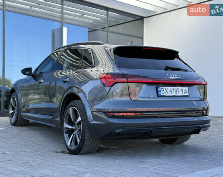 Серый Ауди E-Tron, объемом двигателя 0 л и пробегом 41 тыс. км за 44990 $, фото 11 на Automoto.ua