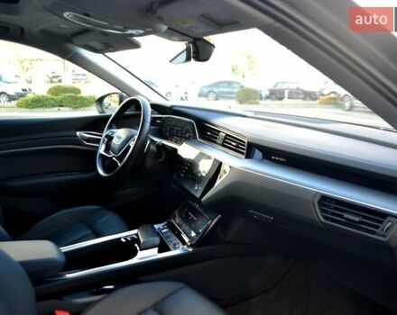 Серый Ауди E-Tron, объемом двигателя 0 л и пробегом 125 тыс. км за 23800 $, фото 166 на Automoto.ua