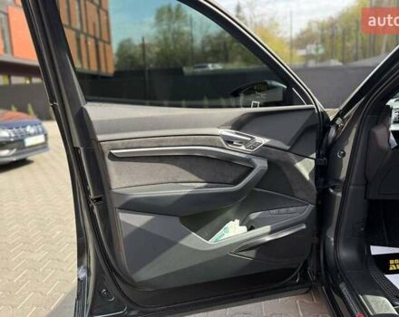 Сірий Ауді E-Tron, об'ємом двигуна 0 л та пробігом 63 тис. км за 36200 $, фото 6 на Automoto.ua