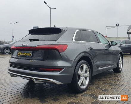 Серый Ауди E-Tron, объемом двигателя 55 л и пробегом 47 тыс. км за 48000 $, фото 6 на Automoto.ua