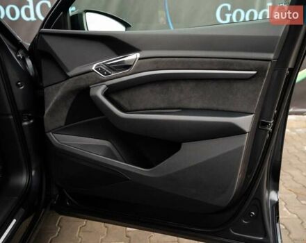 Сірий Ауді E-Tron, об'ємом двигуна 0 л та пробігом 154 тис. км за 25900 $, фото 63 на Automoto.ua