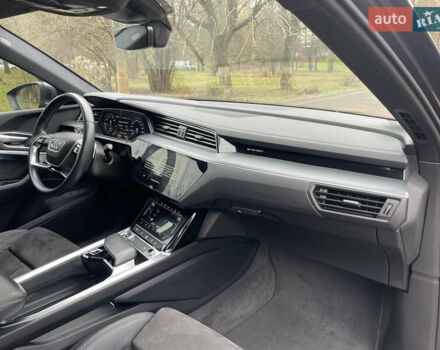 Серый Ауди E-Tron, объемом двигателя 0 л и пробегом 90 тыс. км за 34490 $, фото 22 на Automoto.ua