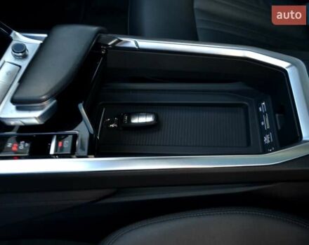 Серый Ауди E-Tron, объемом двигателя 0 л и пробегом 125 тыс. км за 23800 $, фото 151 на Automoto.ua