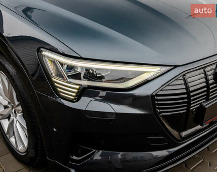 Сірий Ауді E-Tron, об'ємом двигуна 0 л та пробігом 154 тис. км за 25900 $, фото 9 на Automoto.ua