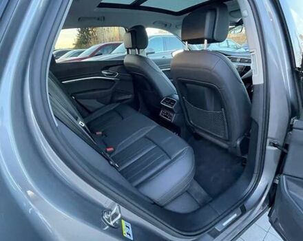 Серый Ауди E-Tron, объемом двигателя 0 л и пробегом 45 тыс. км за 29900 $, фото 27 на Automoto.ua