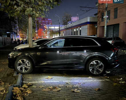 Сірий Ауді E-Tron, об'ємом двигуна 0 л та пробігом 108 тис. км за 25900 $, фото 25 на Automoto.ua