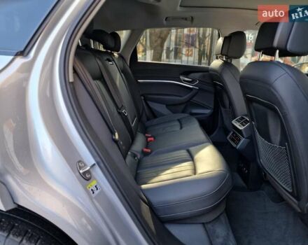 Серый Ауди E-Tron, объемом двигателя 0 л и пробегом 12 тыс. км за 31990 $, фото 57 на Automoto.ua