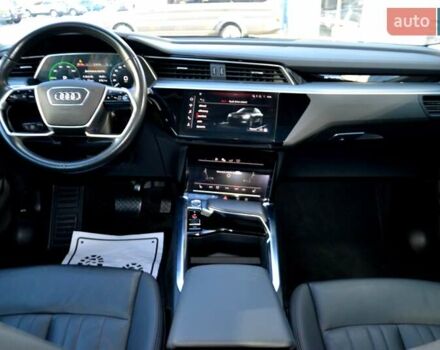 Серый Ауди E-Tron, объемом двигателя 0 л и пробегом 125 тыс. км за 23800 $, фото 117 на Automoto.ua