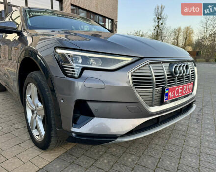 Сірий Ауді E-Tron, об'ємом двигуна 0 л та пробігом 143 тис. км за 27900 $, фото 17 на Automoto.ua