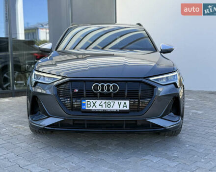 Серый Ауди E-Tron, объемом двигателя 0 л и пробегом 41 тыс. км за 44990 $, фото 5 на Automoto.ua