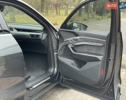 Серый Ауди E-Tron, объемом двигателя 0 л и пробегом 90 тыс. км за 34490 $, фото 20 на Automoto.ua