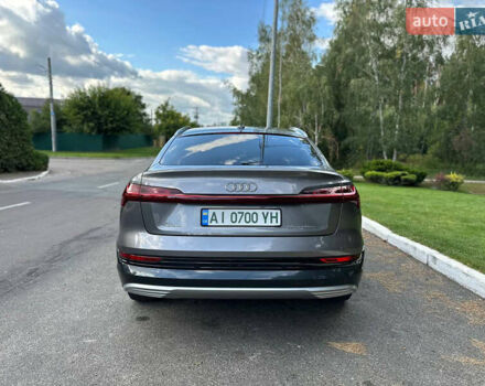 Серый Ауди E-Tron, объемом двигателя 0 л и пробегом 88 тыс. км за 28500 $, фото 2 на Automoto.ua
