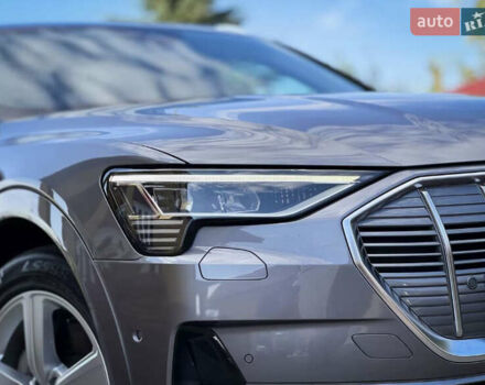 Сірий Ауді E-Tron, об'ємом двигуна 0 л та пробігом 170 тис. км за 25600 $, фото 1 на Automoto.ua