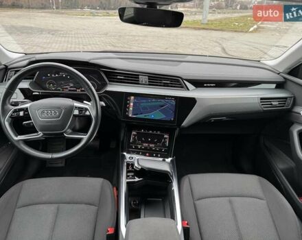 Серый Ауди E-Tron, объемом двигателя 0 л и пробегом 109 тыс. км за 30900 $, фото 28 на Automoto.ua