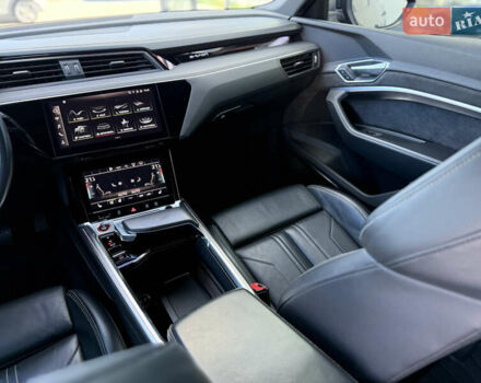 Серый Ауди E-Tron, объемом двигателя 0 л и пробегом 41 тыс. км за 44990 $, фото 33 на Automoto.ua