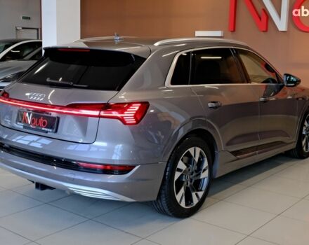 Серый Ауди E-Tron, объемом двигателя 0 л и пробегом 26 тыс. км за 38900 $, фото 6 на Automoto.ua
