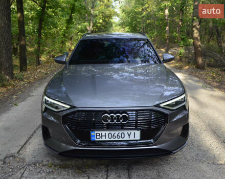 Серый Ауди E-Tron, объемом двигателя 0 л и пробегом 89 тыс. км за 31900 $, фото 7 на Automoto.ua
