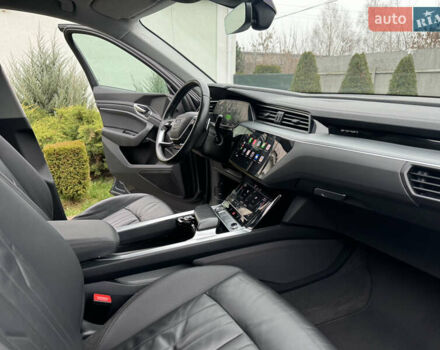 Серый Ауди E-Tron, объемом двигателя 0 л и пробегом 150 тыс. км за 23800 $, фото 27 на Automoto.ua