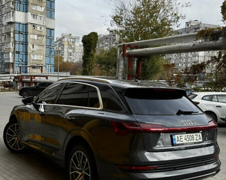 Серый Ауди E-Tron, объемом двигателя 0 л и пробегом 49 тыс. км за 29999 $, фото 1 на Automoto.ua