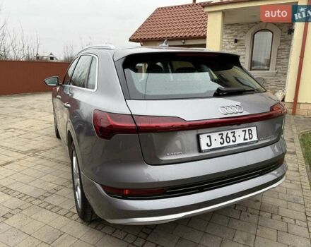 Сірий Ауді E-Tron, об'ємом двигуна 0 л та пробігом 110 тис. км за 28999 $, фото 1 на Automoto.ua