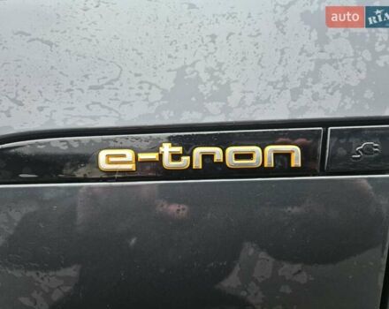 Серый Ауди E-Tron, объемом двигателя 0 л и пробегом 112 тыс. км за 27600 $, фото 17 на Automoto.ua