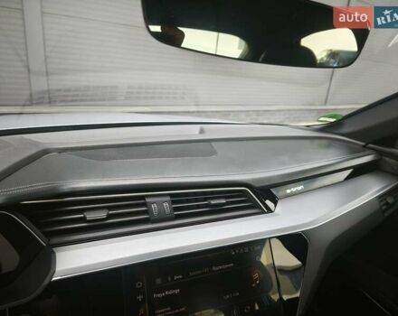 Сірий Ауді E-Tron, об'ємом двигуна 0 л та пробігом 70 тис. км за 34500 $, фото 117 на Automoto.ua