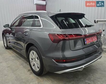 Серый Ауди E-Tron, объемом двигателя 0 л и пробегом 99 тыс. км за 31990 $, фото 56 на Automoto.ua