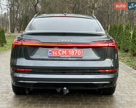 Сірий Ауді E-Tron, об'ємом двигуна 0 л та пробігом 143 тис. км за 30800 $, фото 4 на Automoto.ua