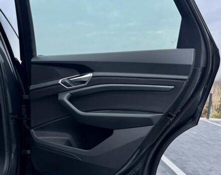 Сірий Ауді E-Tron, об'ємом двигуна 0 л та пробігом 178 тис. км за 21700 $, фото 57 на Automoto.ua