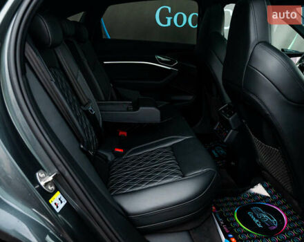 Сірий Ауді E-Tron, об'ємом двигуна 0 л та пробігом 82 тис. км за 39888 $, фото 60 на Automoto.ua