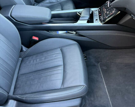 Серый Ауди E-Tron, объемом двигателя 0 л и пробегом 121 тыс. км за 27699 $, фото 24 на Automoto.ua