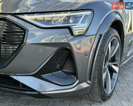 Серый Ауди E-Tron, объемом двигателя 0 л и пробегом 41 тыс. км за 44990 $, фото 3 на Automoto.ua