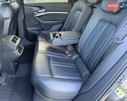 Серый Ауди E-Tron, объемом двигателя 0 л и пробегом 41 тыс. км за 44990 $, фото 39 на Automoto.ua