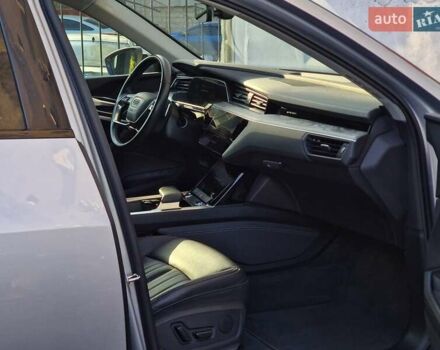 Серый Ауди E-Tron, объемом двигателя 0 л и пробегом 12 тыс. км за 31990 $, фото 51 на Automoto.ua