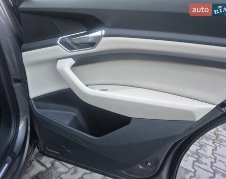 Ауди E-Tron 2020 в Хмельницком на Automoto.ua Серый Ауди E-Tron, объемом двигателя 0 л и пробегом 146 тыс. км за 22700 $, фото 75 на Automoto.ua