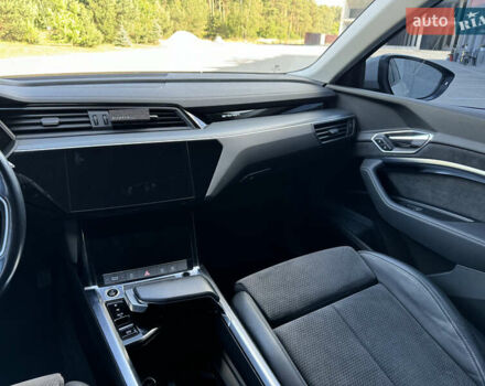 Сірий Ауді E-Tron, об'ємом двигуна 0 л та пробігом 89 тис. км за 32500 $, фото 37 на Automoto.ua