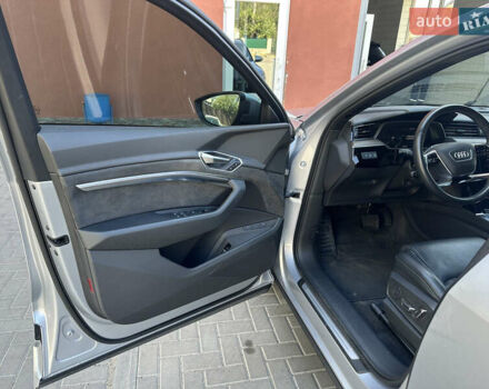 Серый Ауди E-Tron, объемом двигателя 0 л и пробегом 84 тыс. км за 42000 $, фото 6 на Automoto.ua