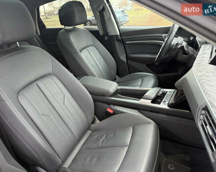 Сірий Ауді E-Tron, об'ємом двигуна 0 л та пробігом 53 тис. км за 34000 $, фото 27 на Automoto.ua