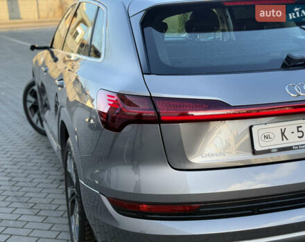 Серый Ауди E-Tron, объемом двигателя 0 л и пробегом 121 тыс. км за 27699 $, фото 15 на Automoto.ua