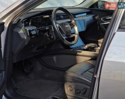 Серый Ауди E-Tron, объемом двигателя 0 л и пробегом 12 тыс. км за 31990 $, фото 45 на Automoto.ua