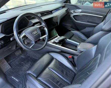 Серый Ауди E-Tron, объемом двигателя 0 л и пробегом 41 тыс. км за 44990 $, фото 32 на Automoto.ua