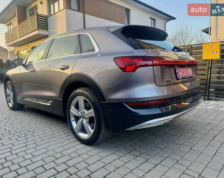 Сірий Ауді E-Tron, об'ємом двигуна 0 л та пробігом 143 тис. км за 27900 $, фото 6 на Automoto.ua